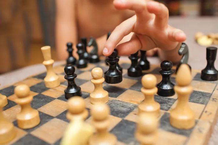 国际象棋动画片丨《弃子》 国际象棋动画片丨《弃子》