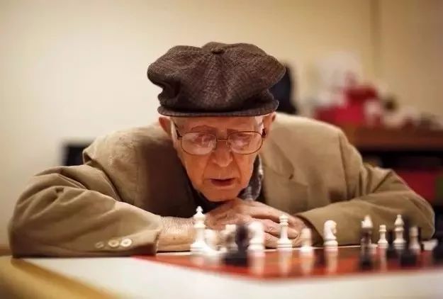 学习国际象棋的渐进阶梯应该是这样！