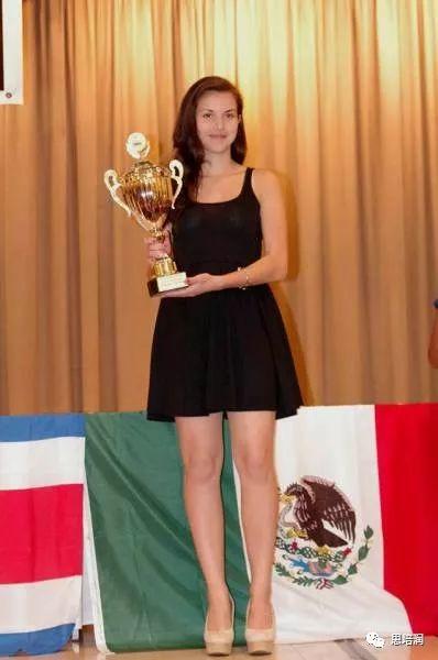 世界国象第一美女亚历山德拉-波泰兹集美貌和智慧于一身