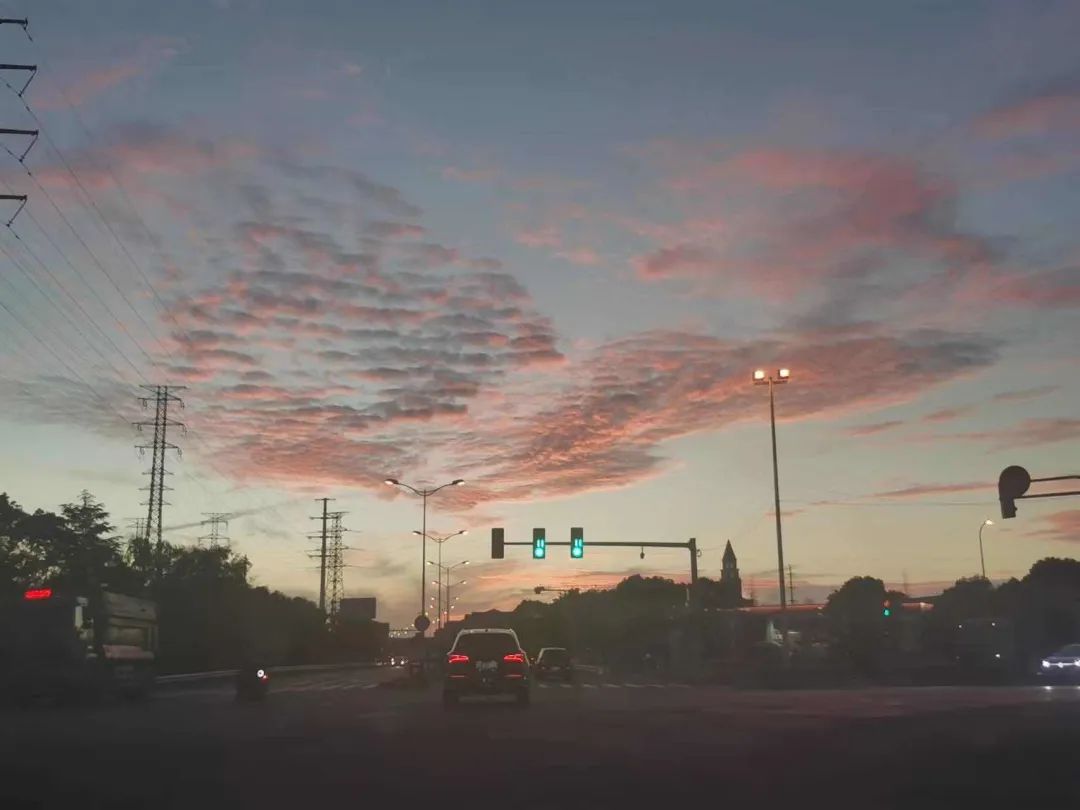 该上班上班，该生活生活